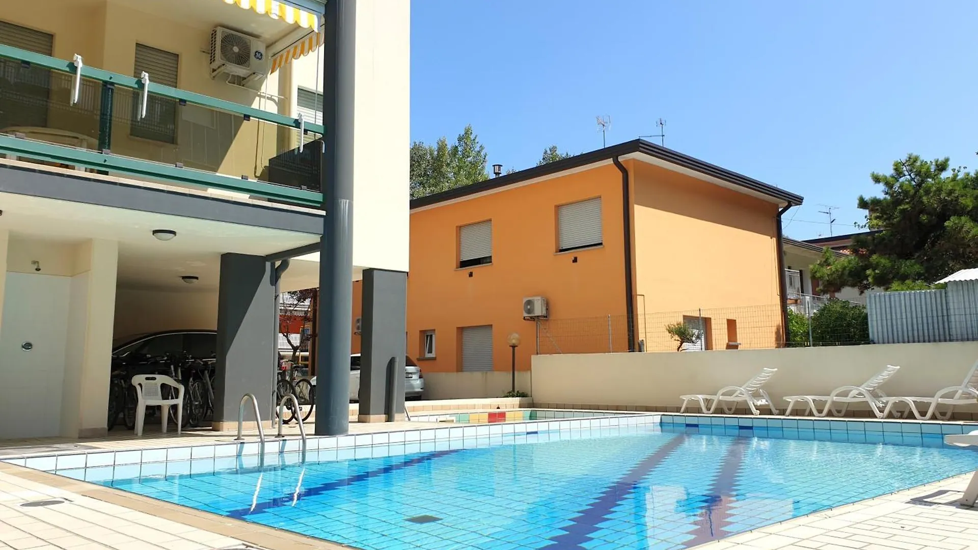 Coastal Escape Flat With Common Pool Appartement Bibione